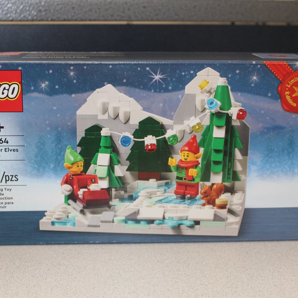 LEGO 40564 WINTER ELVES SCENE LEGO HOLIDAY 2022 LIMITED RELEASE- NEW & SEALED!